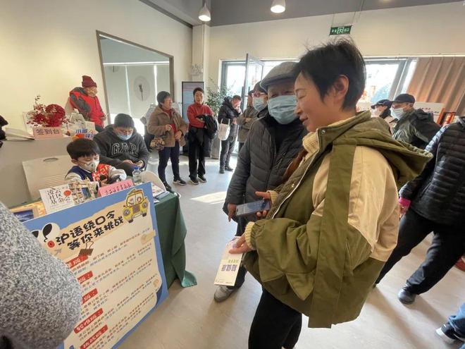 心公益集市红红火火年味十足k8凯发一触即发居民的爱(图3)