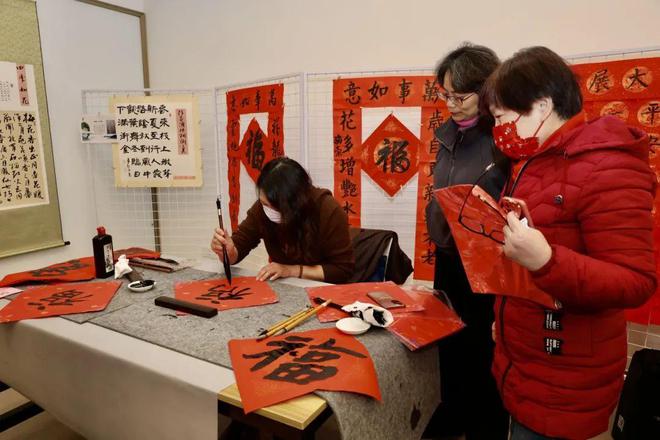 心公益集市红红火火年味十足k8凯发一触即发居民的爱(图5)