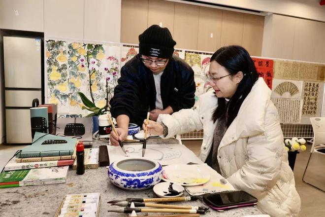 心公益集市红红火火年味十足k8凯发一触即发居民的爱(图4)